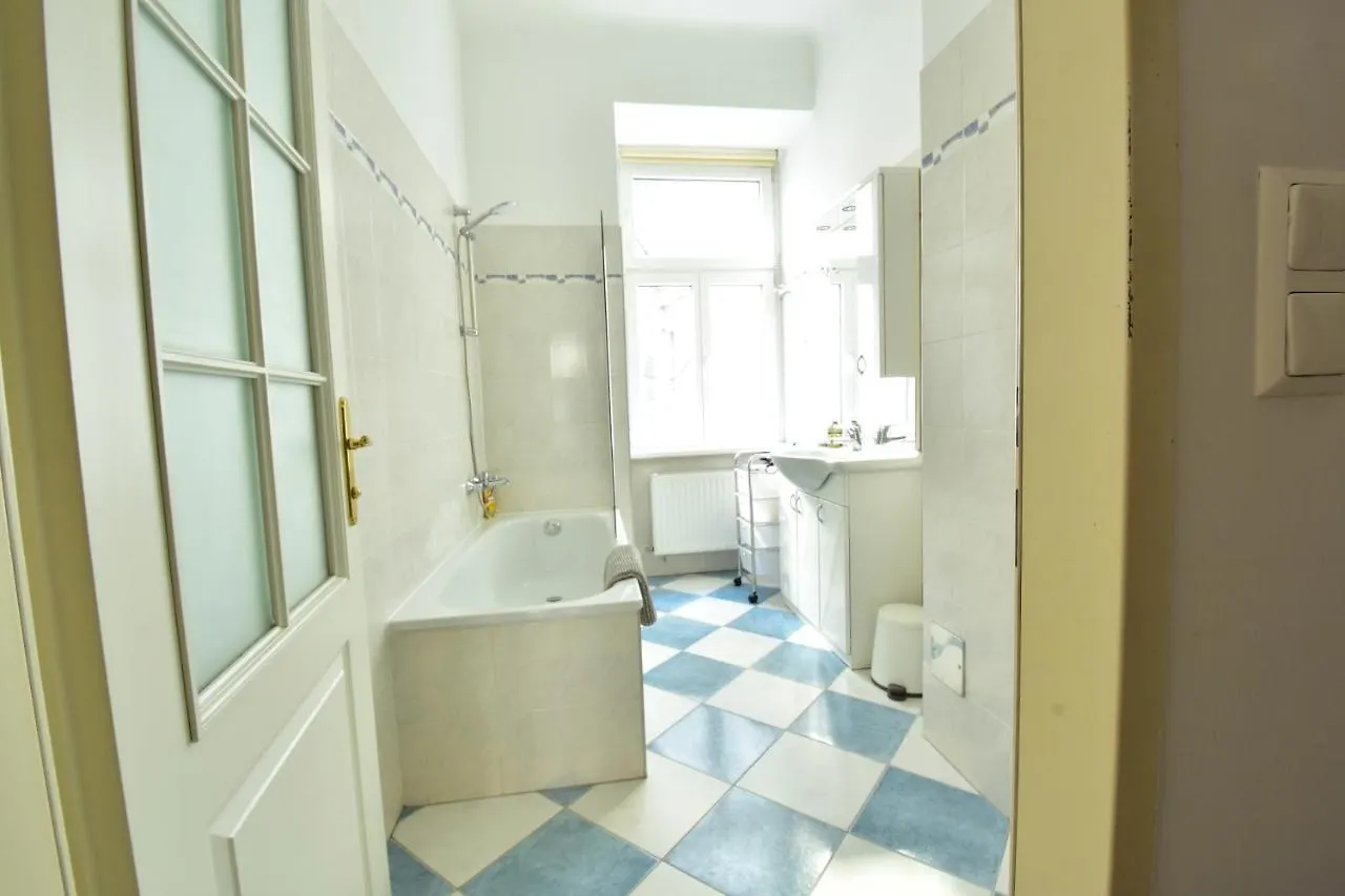 Universum Apartment 3 Vienna 0*,